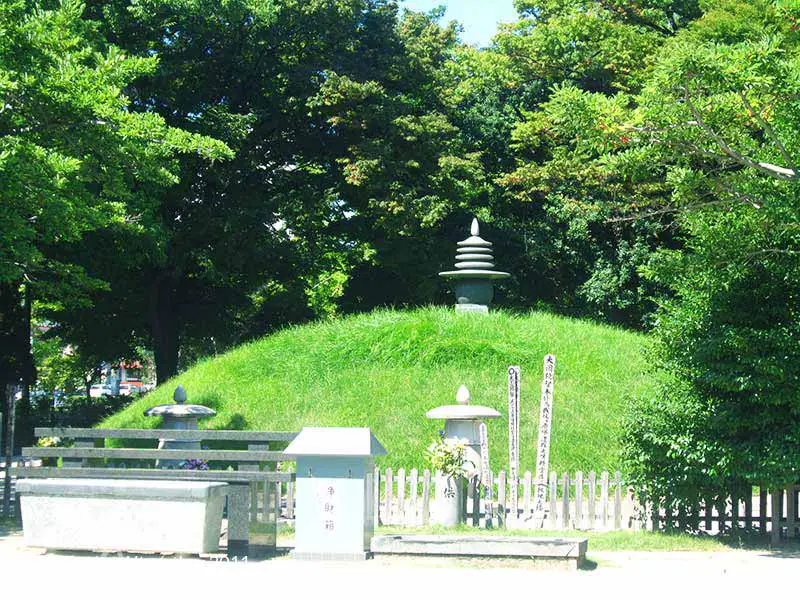 Das Atombomben-Hügel-Denkmal in Hiroshima