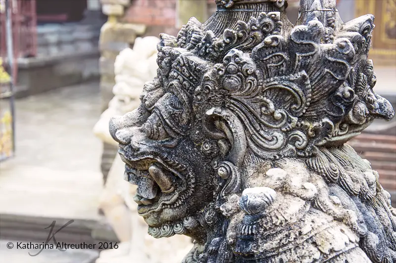 Figur im Tempel auf Bali