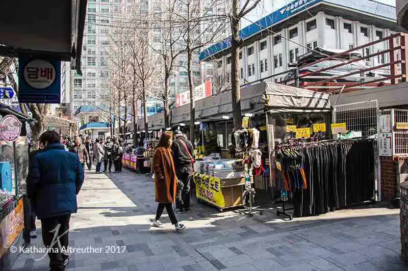 Ein Besuch auf einem Markt in Seoul