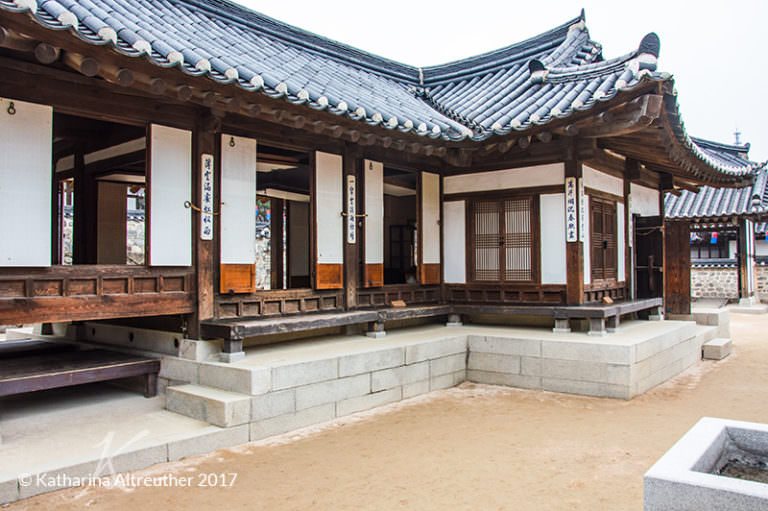 Koreas Hanok Villages Traditionell übernachten in Südkorea Kulturtänzer