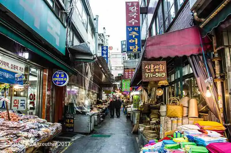 Ein Besuch auf einem Markt in Seoul