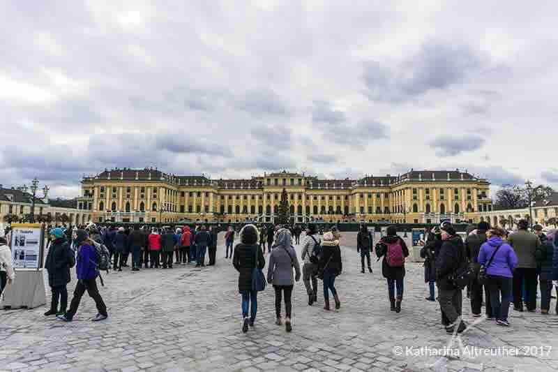 Kultur- und Weihnachtsmarkt vor dem Schloss Schönbrunn