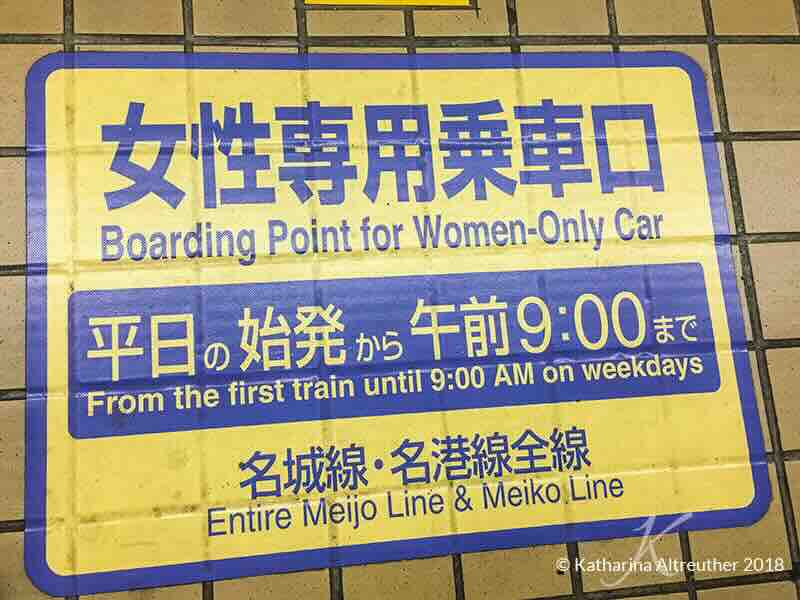 Hinweisschilder für Frauenwagon in Nagoya