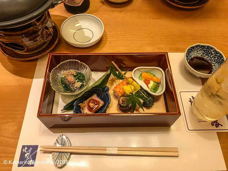 Japanisches Essen im Kitaohji Shinjuku Saryo
