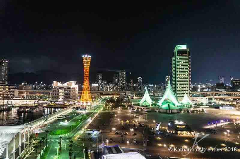 Blick über den Hafen von Kōbe bei Nacht