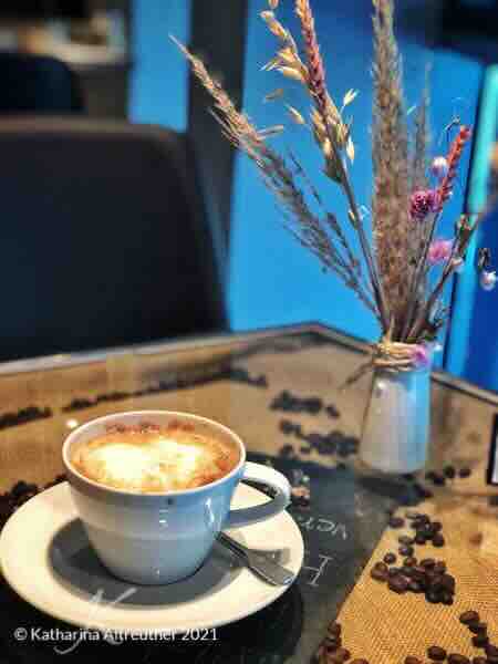 Kaffeebar im Geysir-Erlebniszentrum in Andernach – Andernach Sehenswürdigkeiten und Highlights