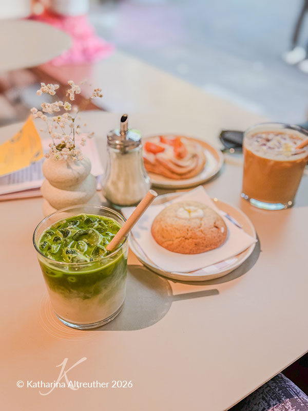 Matcha Latte im Café Zimt und Zucker